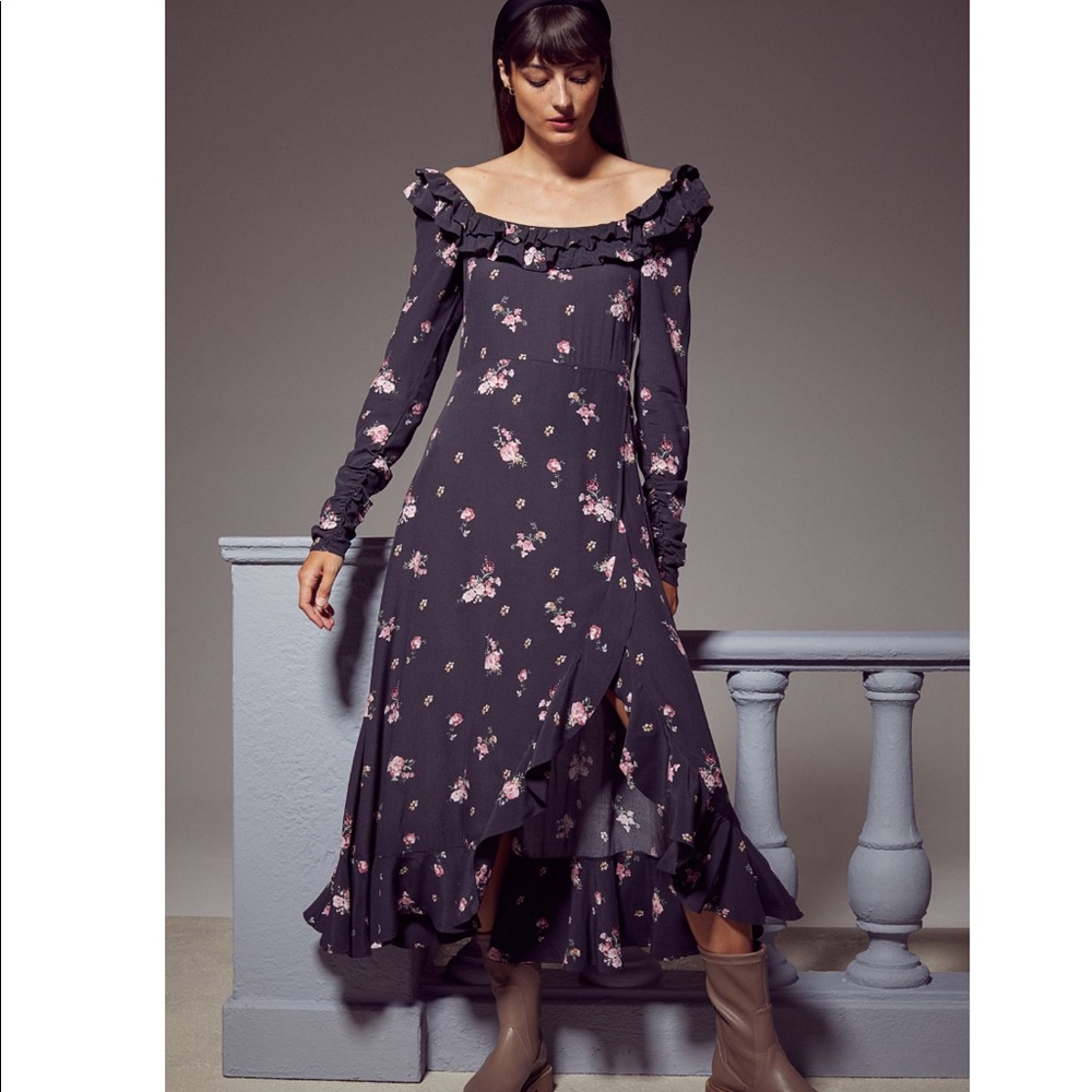Flounce trimmed dress